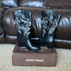 Black cowgirl boots